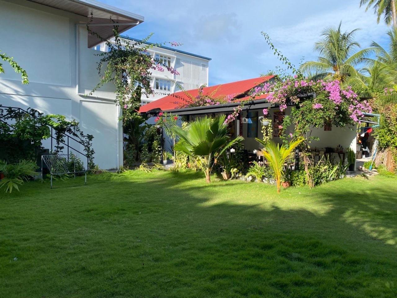 Chillax Thoddoo Hotel Exterior photo